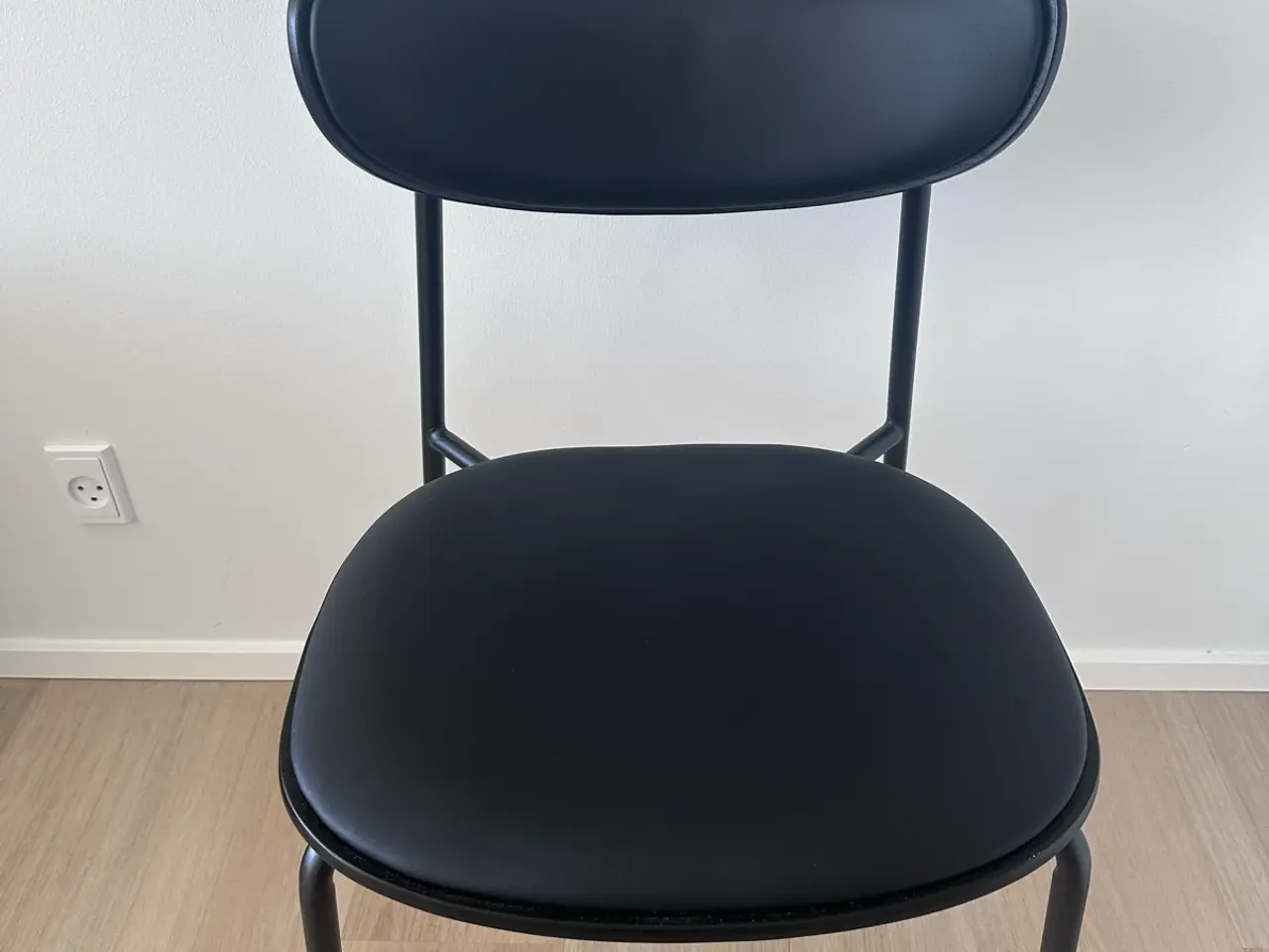 Billede 1 - Spisebord aldrig brugt 140x140