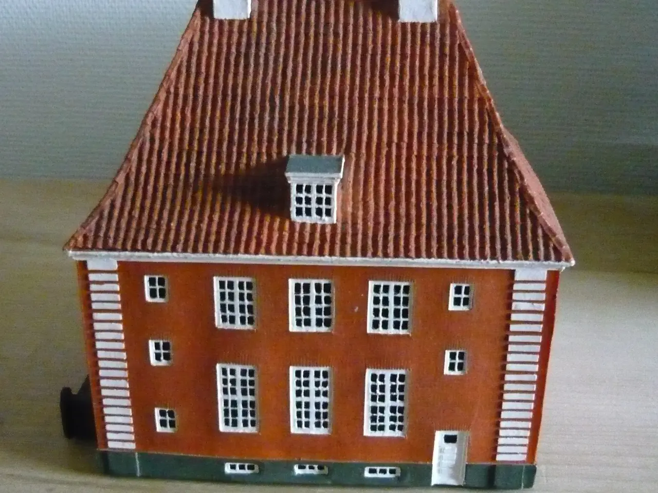 Billede 4 - STORT "TRIP-TRAP" HUS 18X13X18 CM.