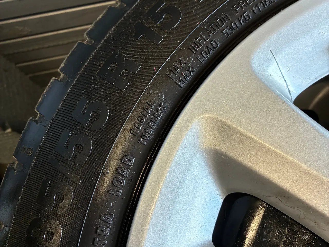 Billede 3 - Originale Opel Karl komplet hjul med navkapsler