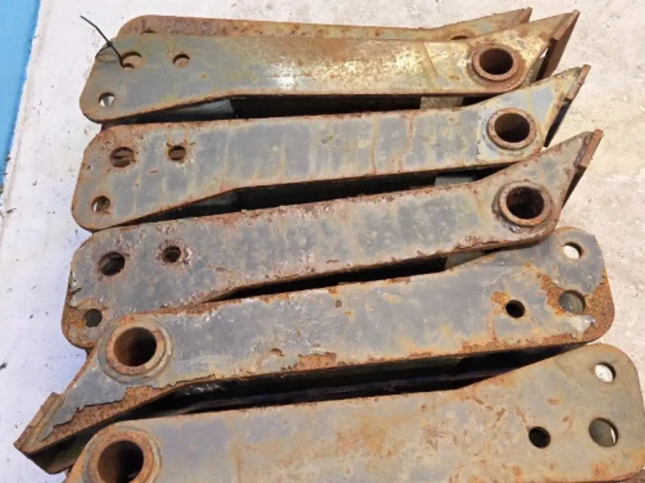 Billede 6 - New Holland B100B Support 87310368 14 Stk