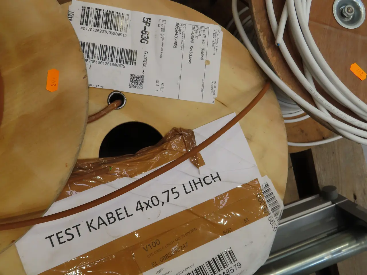 Billede 4 - Palle med div. kabletromler med kabler samt kabelafruller