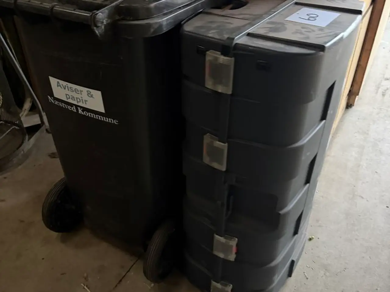 Billede 1 - Plast kuffert og skraldespand