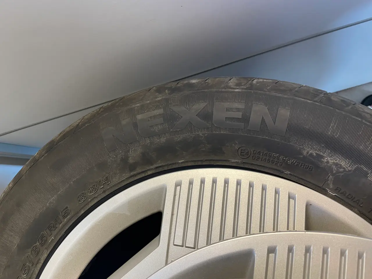 Billede 3 - Nexen n blue s 88h 15” sommerdæk og originale hjul