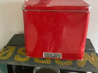 Rød retro madkasse