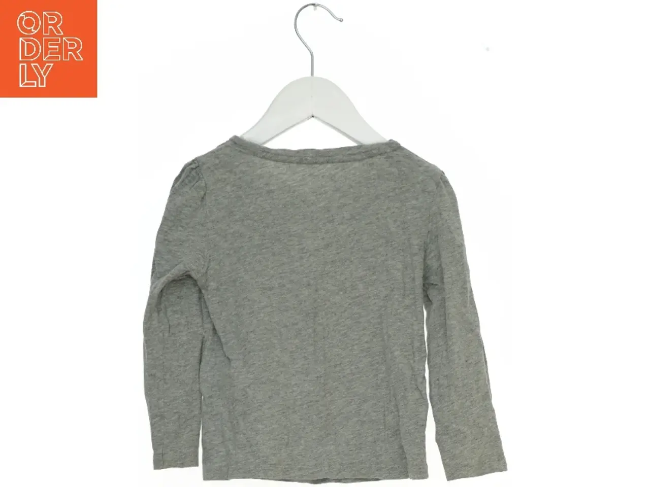 Billede 2 - Grå bluse med hjerte fra Babygap (str. 104)
