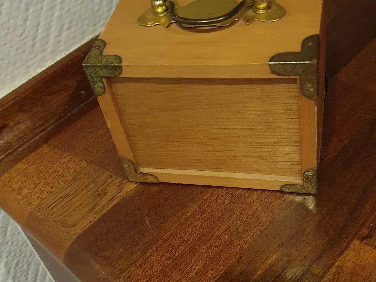 Billede 4 - Vintage glasbrikker I træ m. Træreol