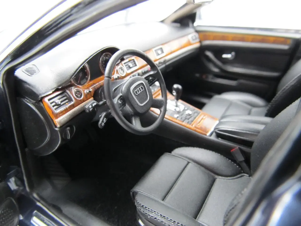 Billede 5 - 2006 Audi A8 4,2 TDI 1:18 Super sjælden model