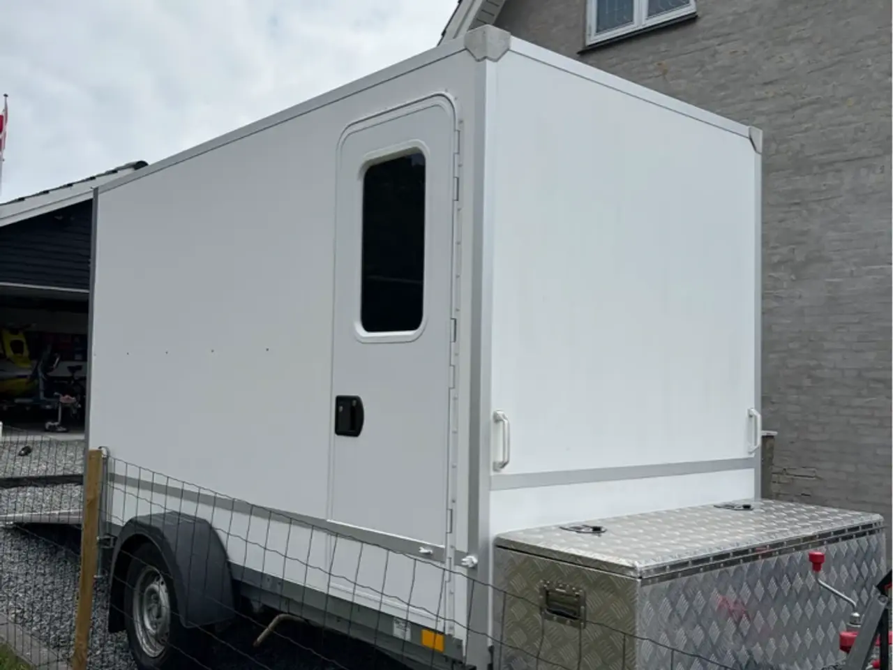 Billede 2 - Blyss lukket trailer