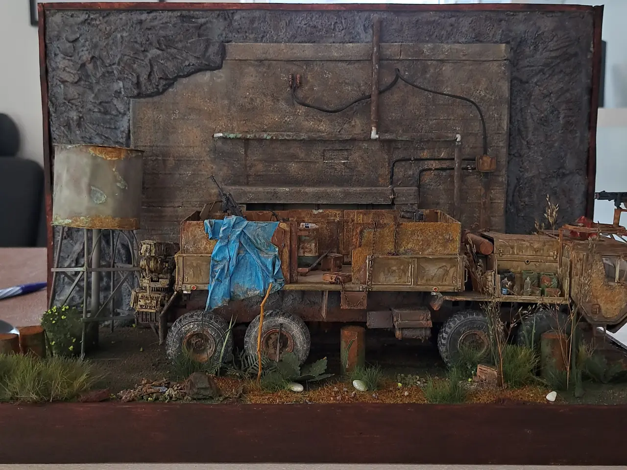 Billede 1 - Postapokalyptisk diorama – håndbygget unikamodel