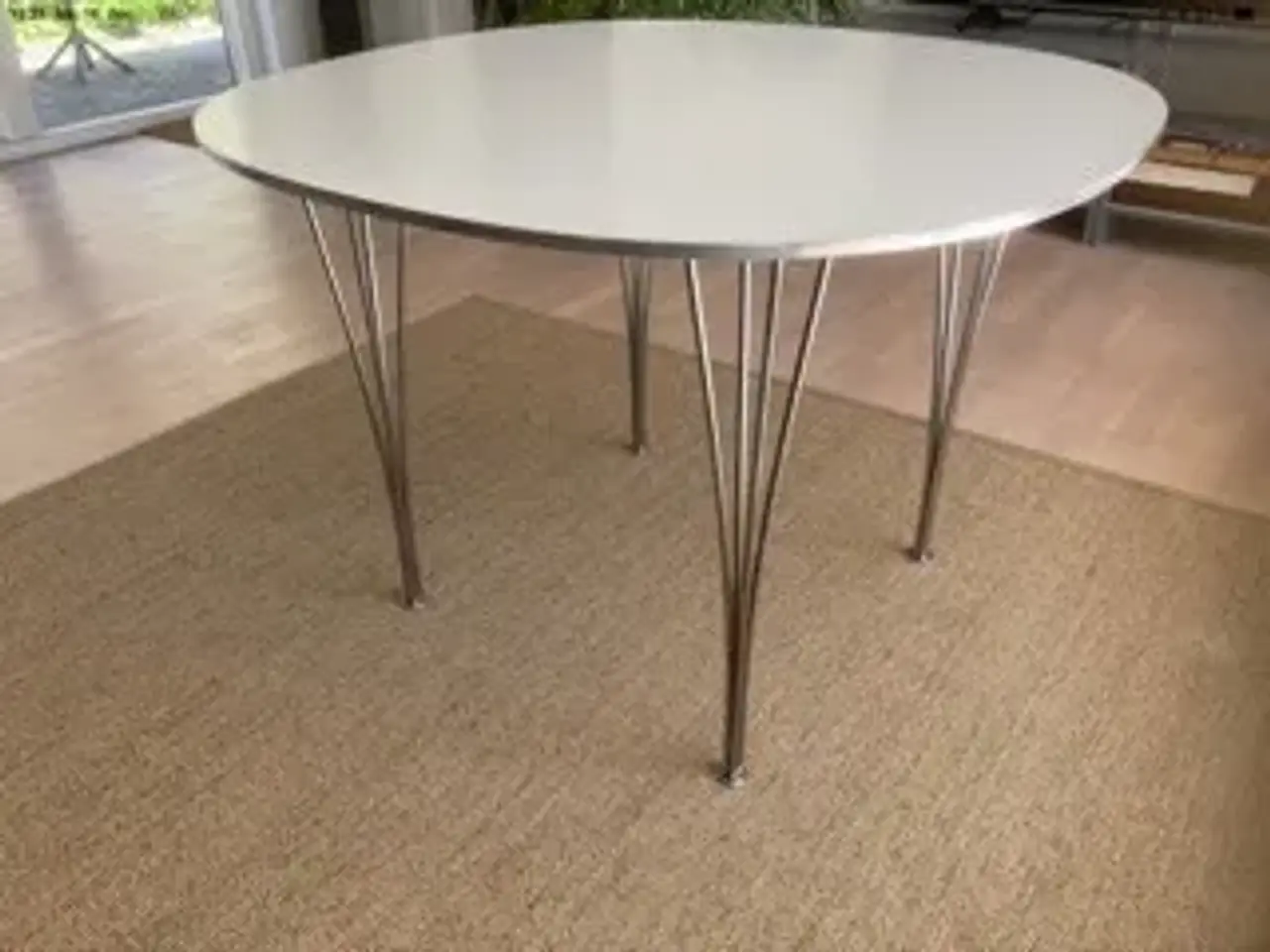 Billede 1 - Spisebord med dannelse