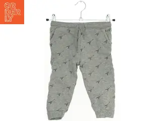 Grå sweatpants med mønster fra Sofie Schnoor (str. 92)