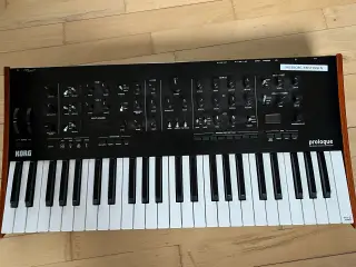 Analog synthesizer Korg Prolouque 8