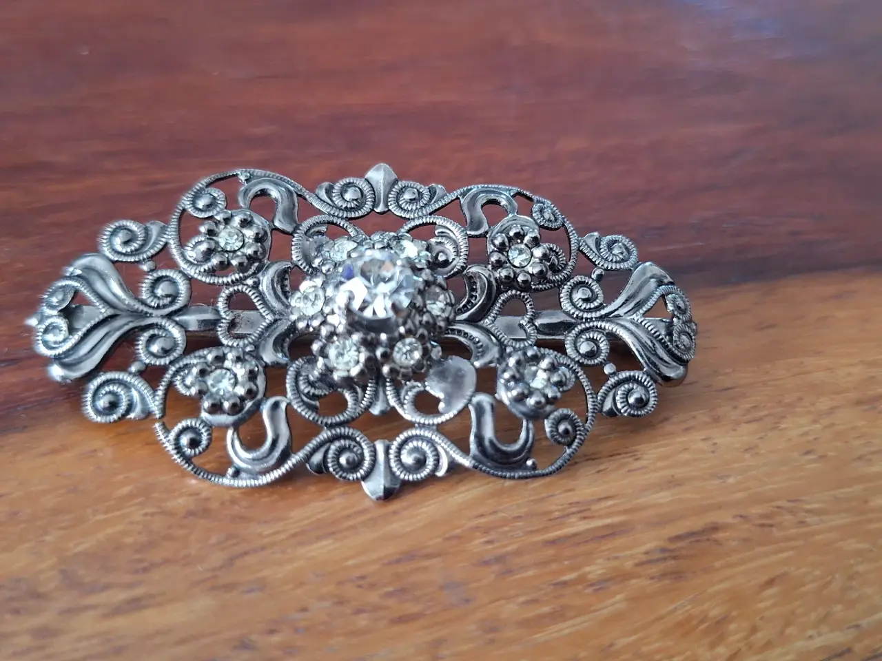 Billede 1 - Smuk filigran broche, som ny