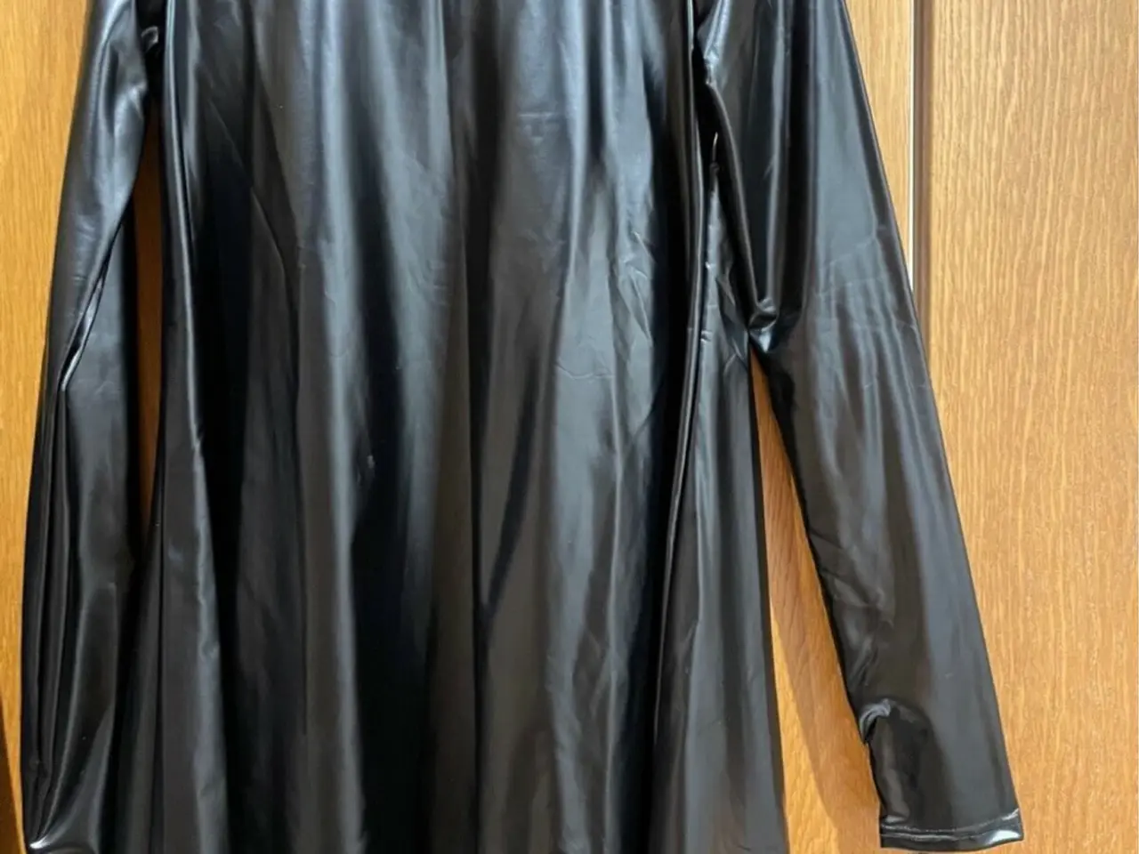 Billede 3 - Wet look kjole 