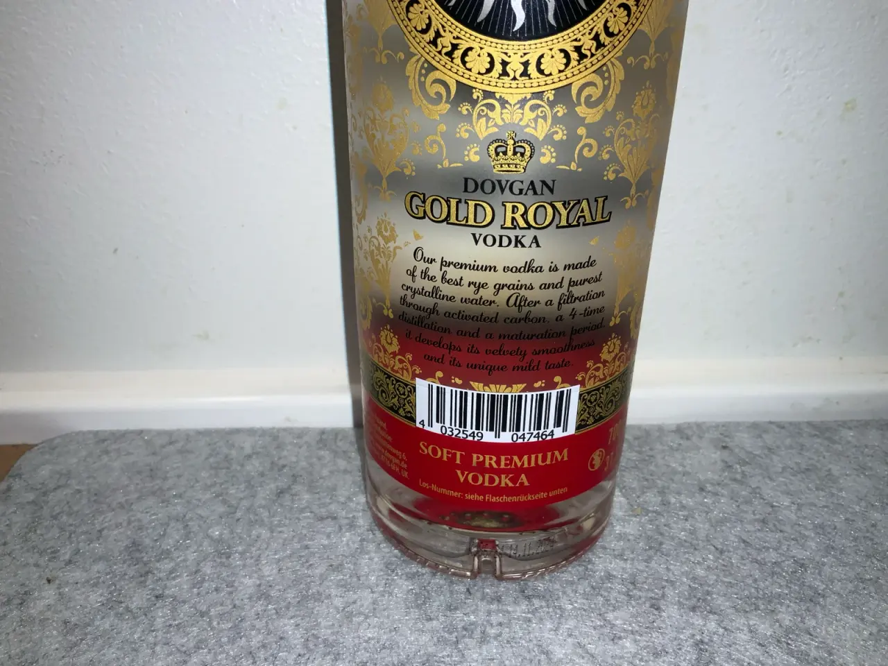 Billede 5 - Dovgan Gold Royal vodka flaske på 700 ml med 37,5%