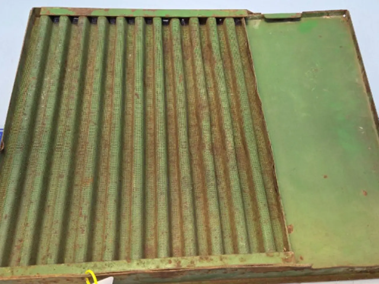 Billede 11 - John Deere 3120 Sideskærm R. AT26472