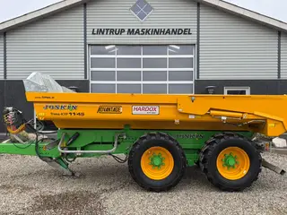 Joskin Trans-KTP 11/45 HARDOX vogn med masser af original udstyr monteret på.
