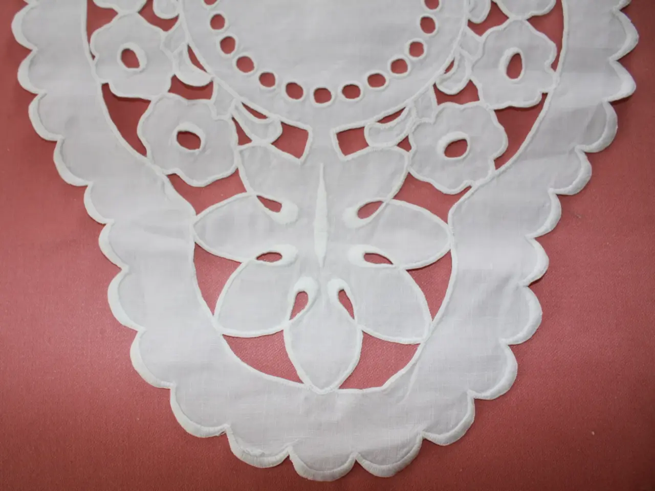 Billede 4 - Broderet løber, 30 x 146 cm