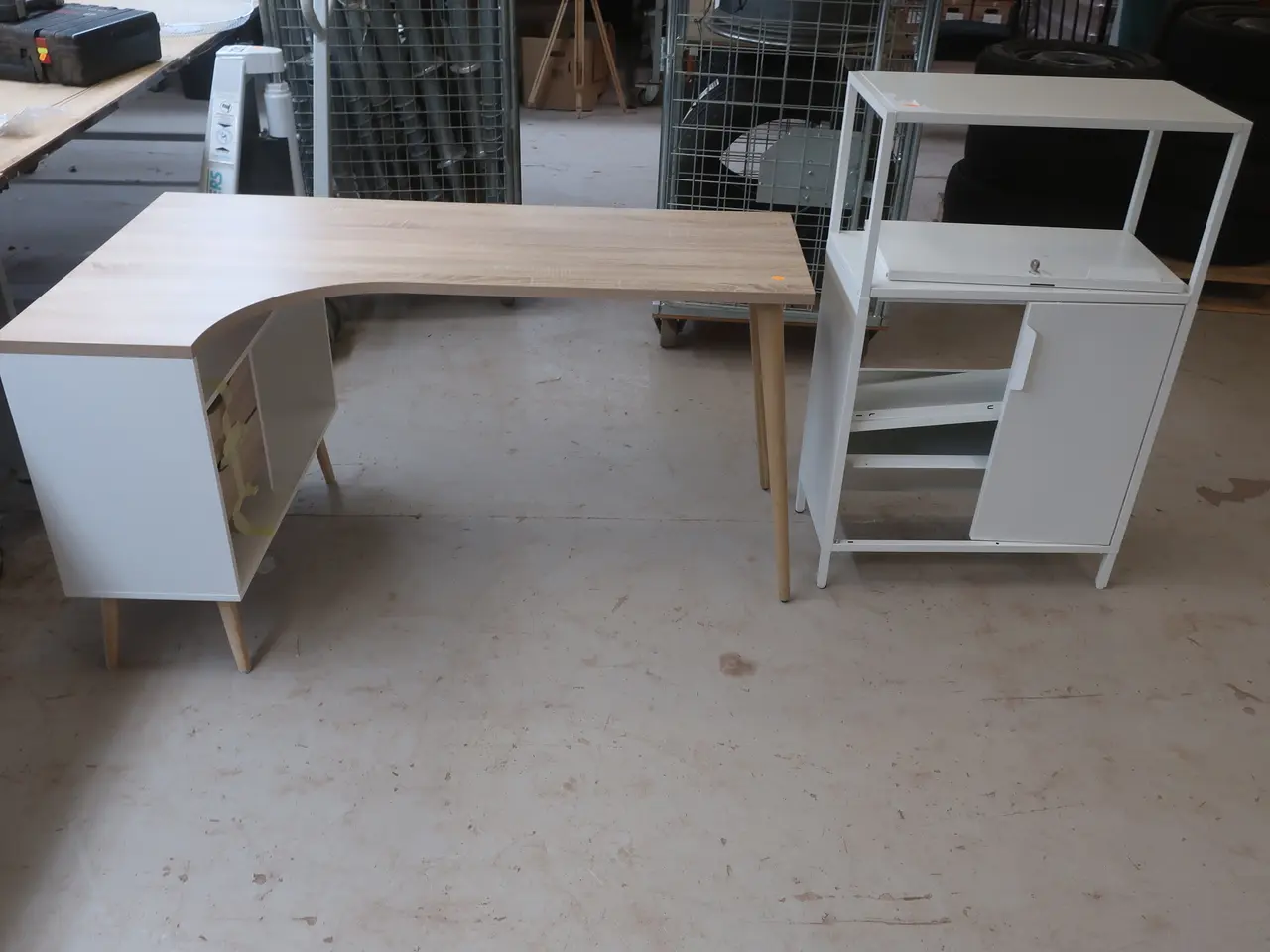 Billede 1 - Skrivebord og reol