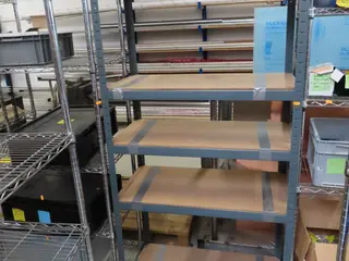 Reol uden indhold