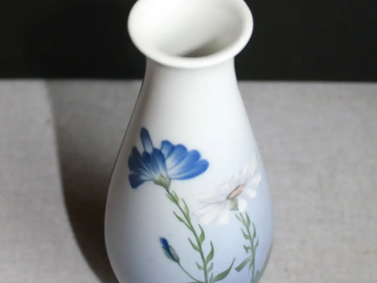 Billede 8 - Vase med blomster fra Royal Copenhagen 500 kr.