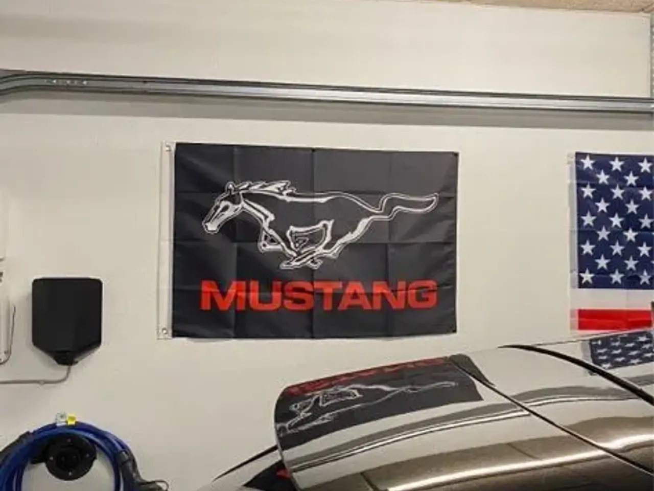 Billede 1 - Flag med Mustang logo