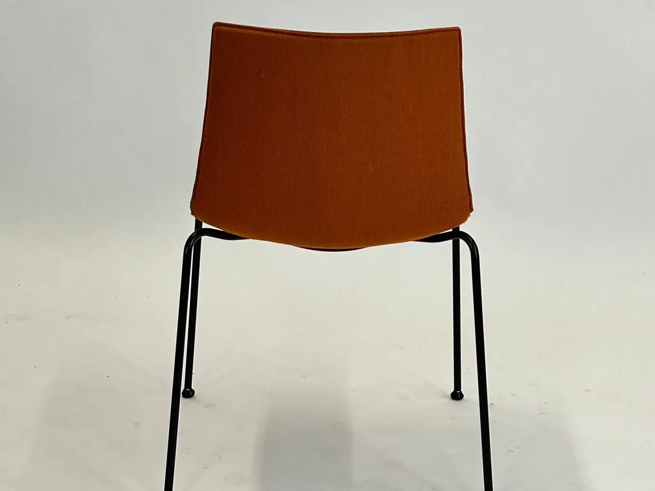 Billede 5 - Arper Catifa 46 Stol – Orange med Sort Stel