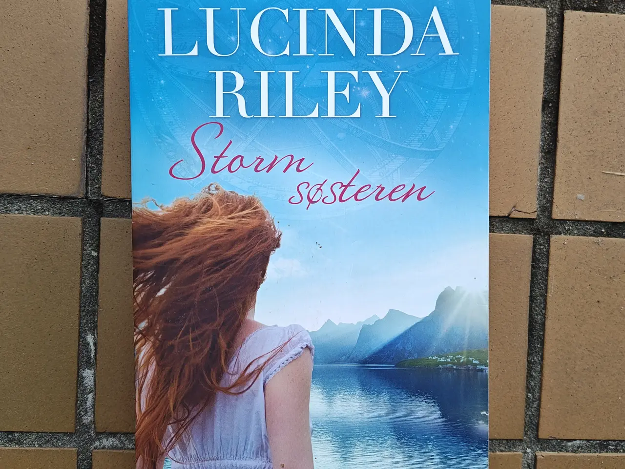 Billede 1 - Storm Søsteren BOG af Lucinda Riley