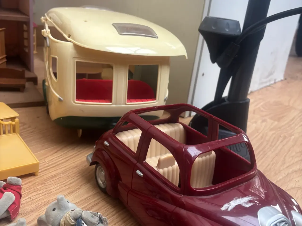 Billede 8 - Sylvanian fam, der er campingvogn og huse