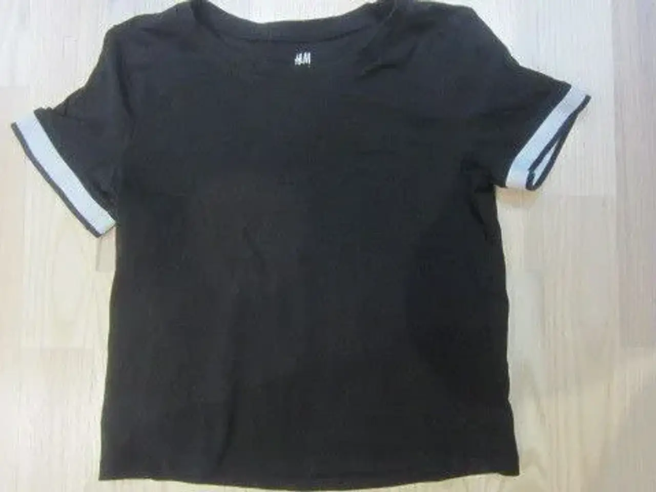Billede 1 - Str. 146/152, næsten ny sort t-shirt