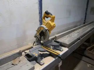 Akku kap-/geringssav DEWALT DCS777 med batteri