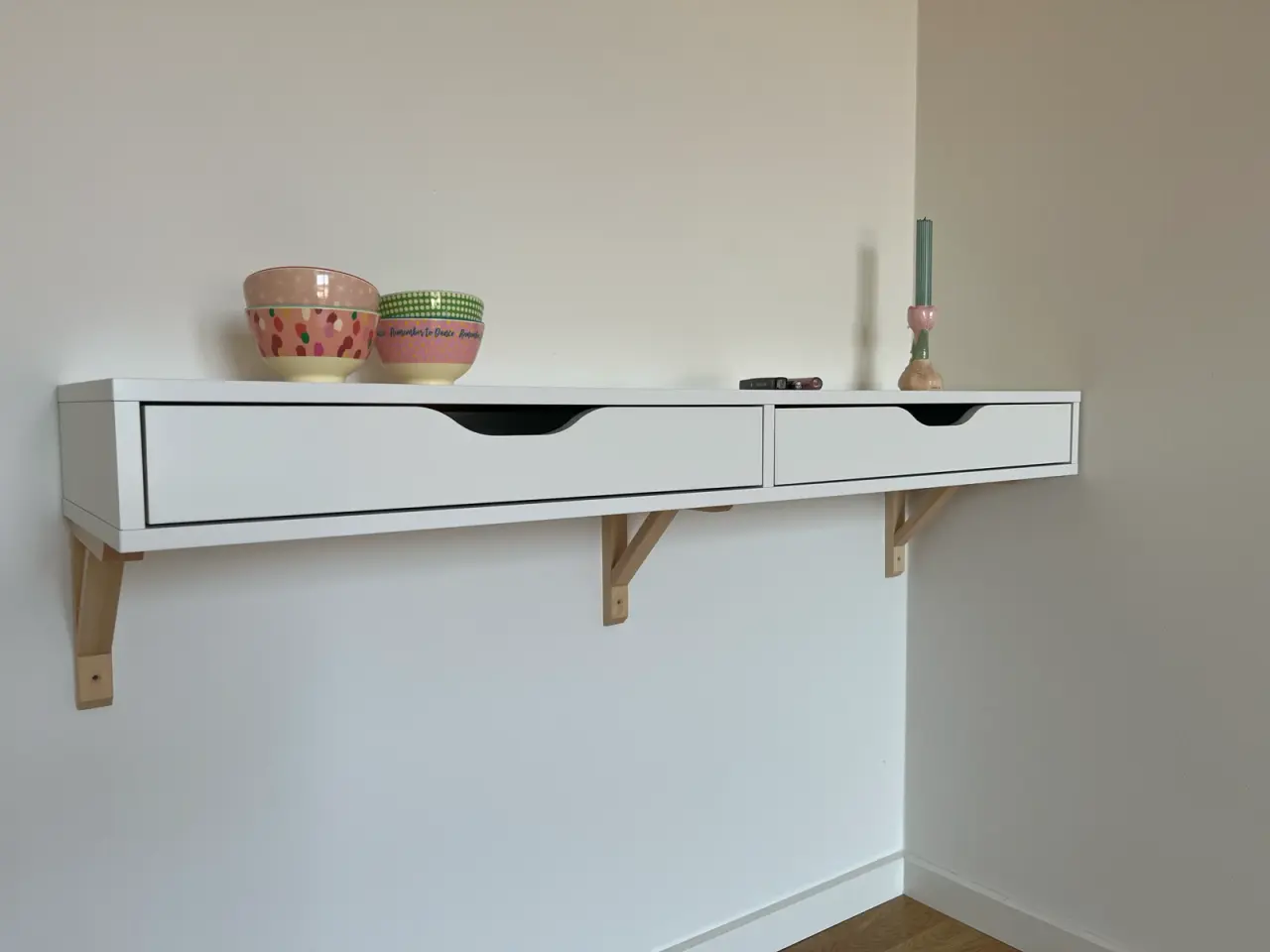 Billede 1 - Makeup bord, væghængt