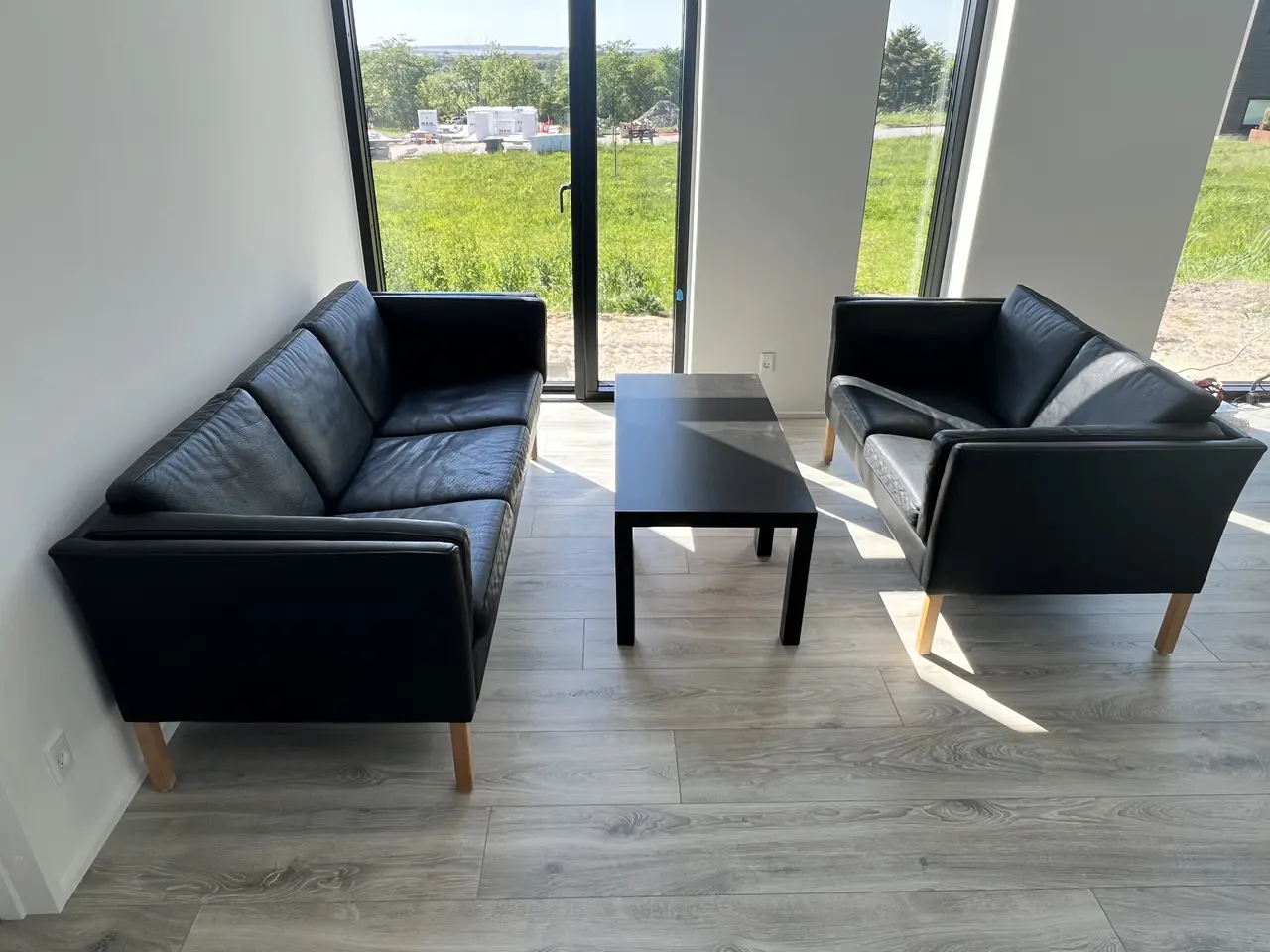 Billede 2 - Klassisk sofasæt i sort bøffellæder