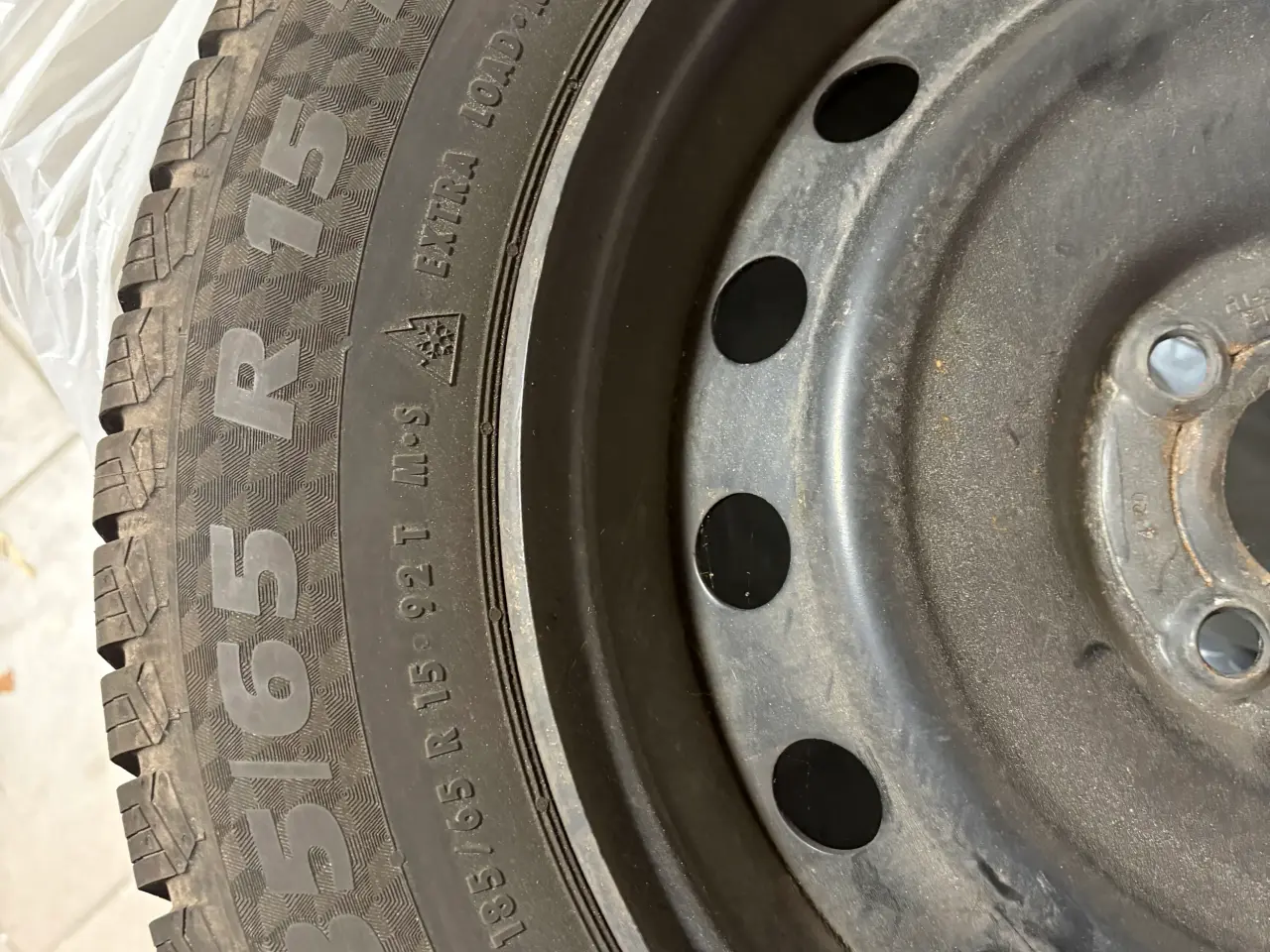 Billede 1 - 185/65 R15– 2xSportiva(8 mm) + 2xConti winter(5mm)
