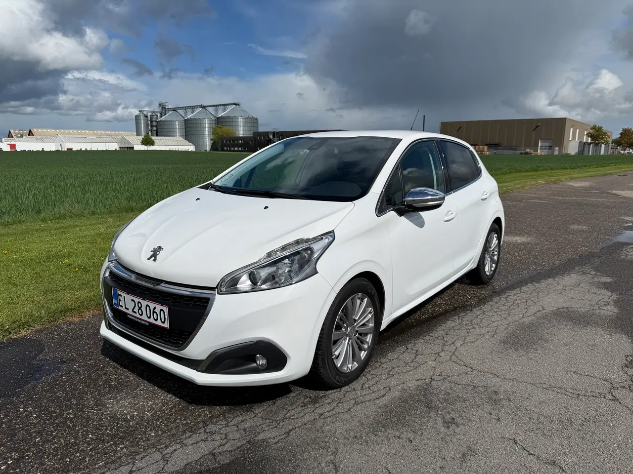 Billede 11 - Peugeot 208 allure i hvid med krom