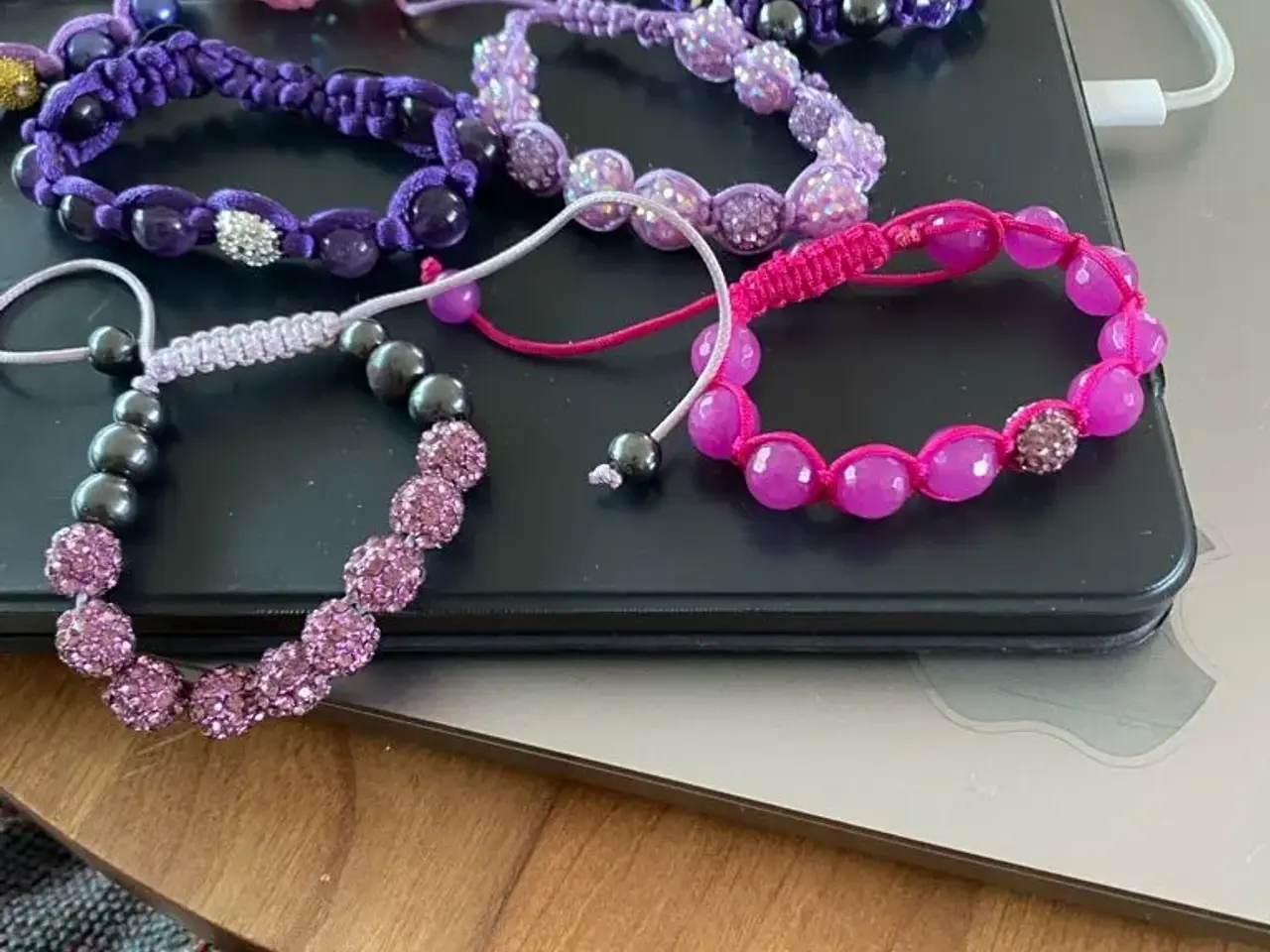 Billede 2 - Nye knyttede armbånd