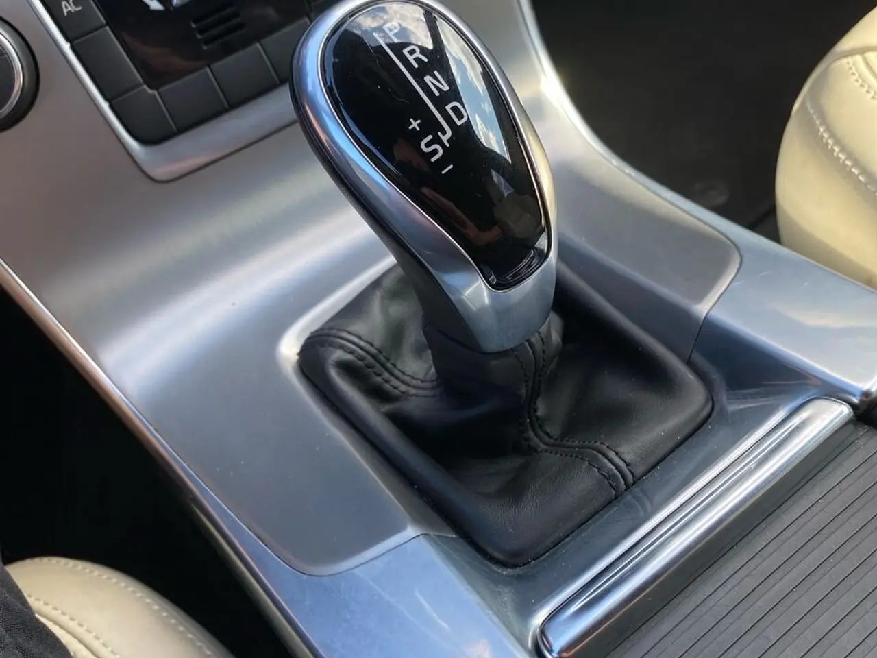 Billede 14 - Volvo V60 2,4 D5 Momentum 215HK Stc 6g Aut.