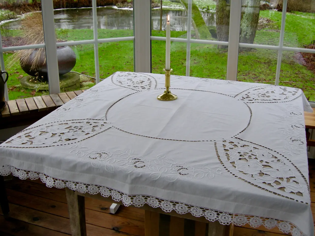 Billede 2 - 130 X 130 BRODERET HØRDUG - HÅNDBRODERET - HØR