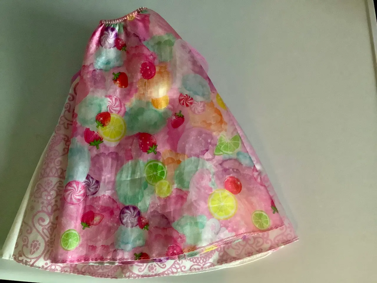 Billede 15 - Barbie med tøj og tasker m.m.