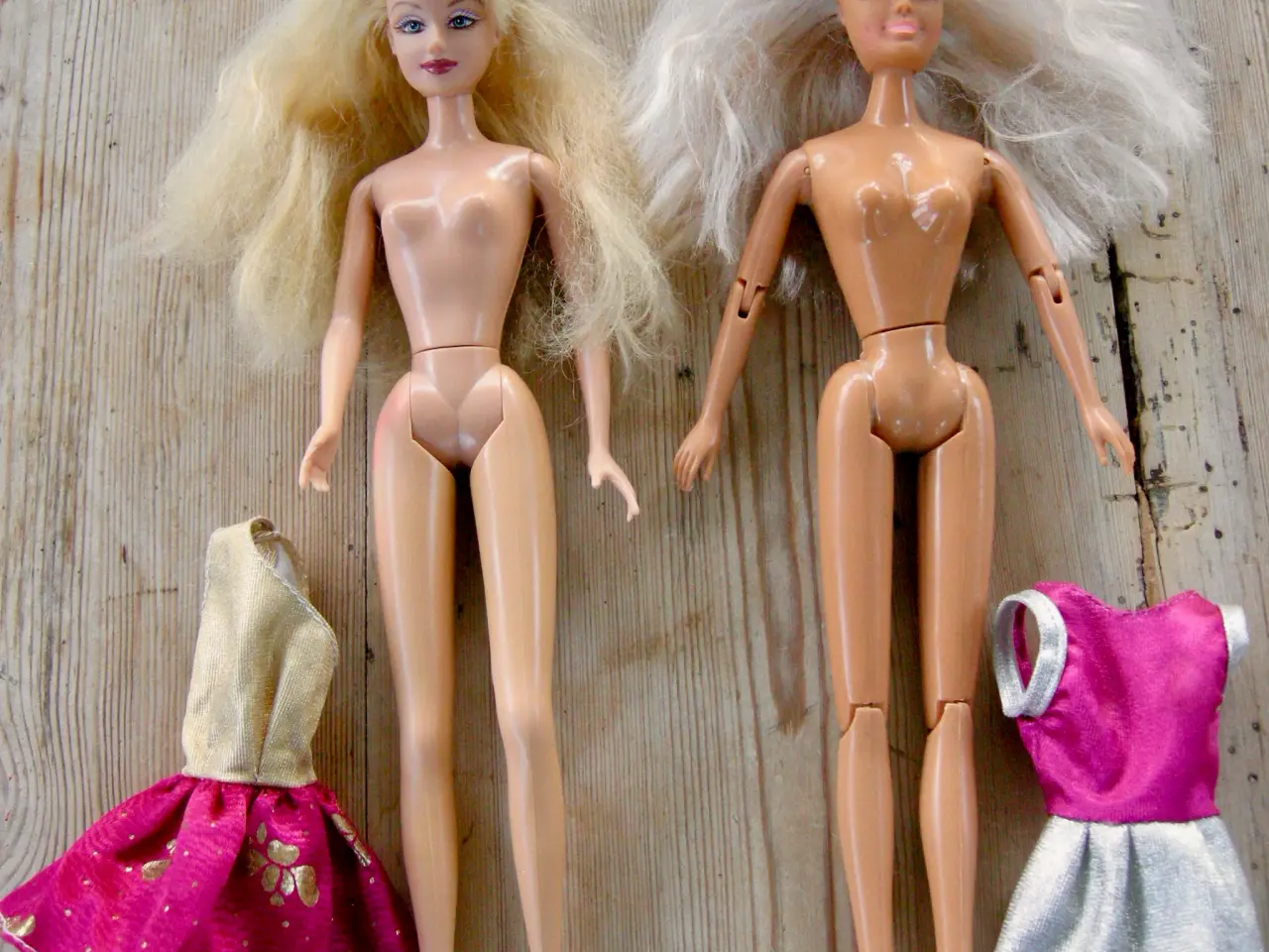 Billede 5 - MATTEL BARBIESKAB OG KARRUSEL - BARBIEDUKKER