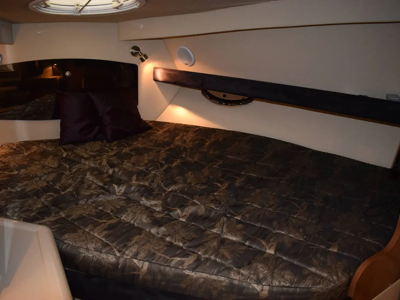 Billede 12 - Cruiser Yachts 300 Express - Twin Volvo Penta D3/Udstyr - DIESEL