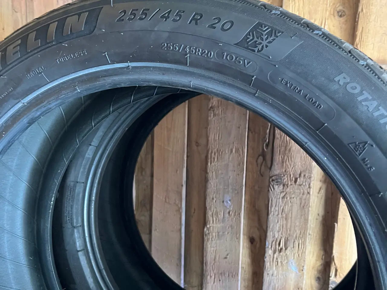 Billede 3 - to Michelin dæk 255/45/20  to Goodyear 235/50/20