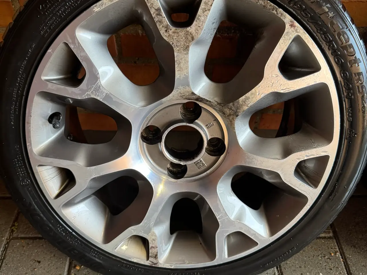 Billede 2 - Originale Fiat 500 16” alufælge med vinterdæk 