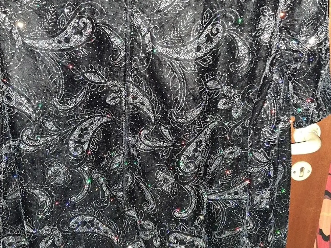 Billede 4 - kjole. med skønt paisley.mønster/Str.50 Glitter