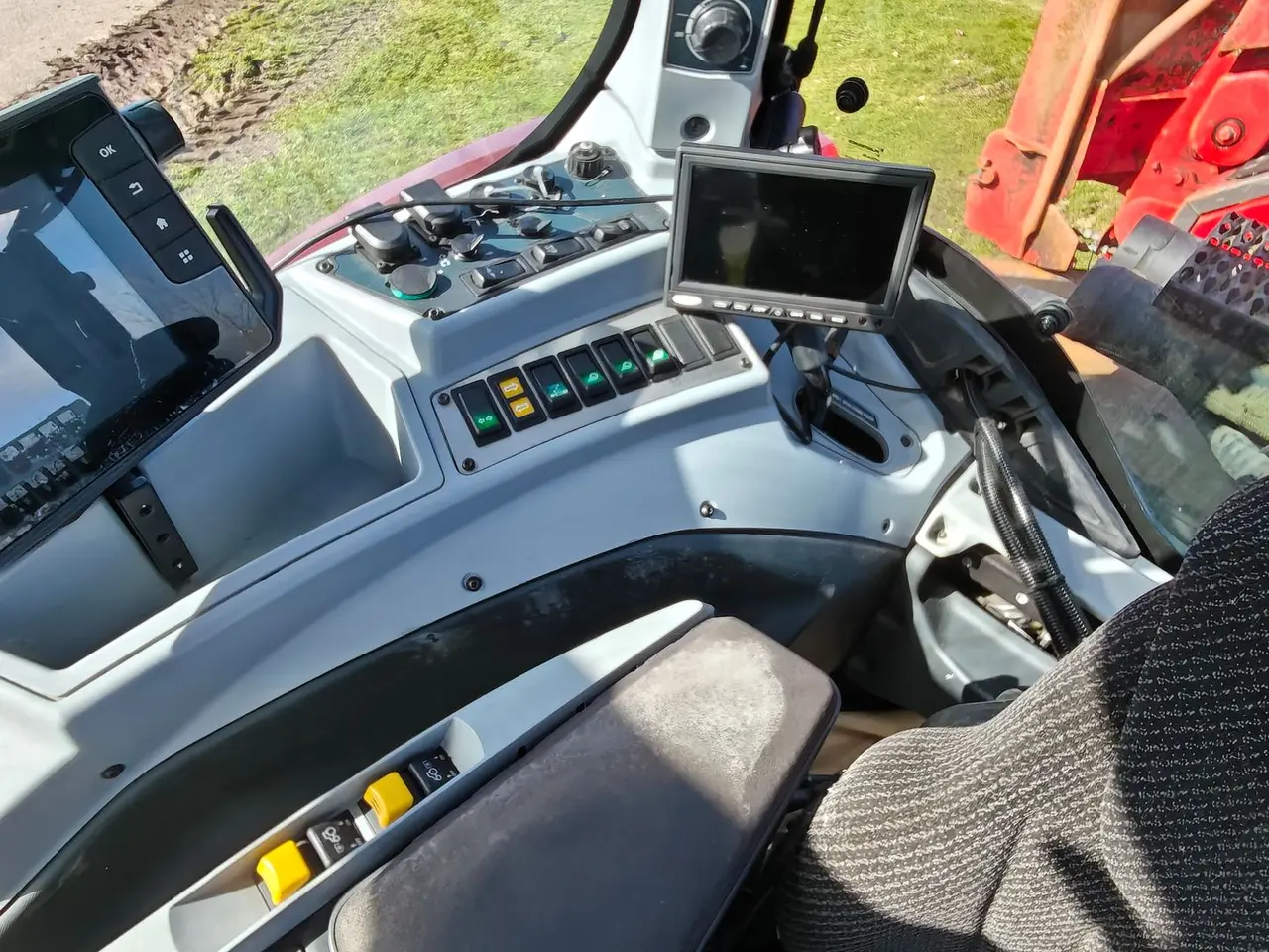 Billede 22 - Valtra T234s Med Jenz 360 Flishugger og Alsidig 23m3 Flisvogn