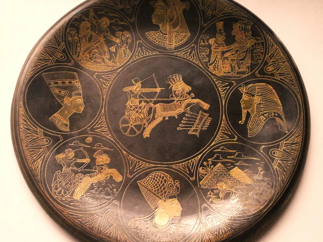 Billede 1 - Egyptisk kunst: Dekorativt vægophæng og fad