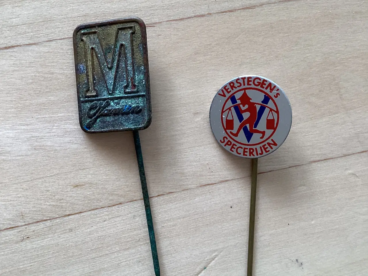Billede 6 - 8 ældre pins 