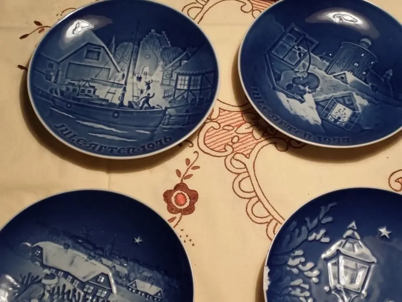 Billede 5 - 14 juleplatter (2 med skår) 1971 - 1985 