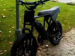 Ouxy V8 Elcykel 
