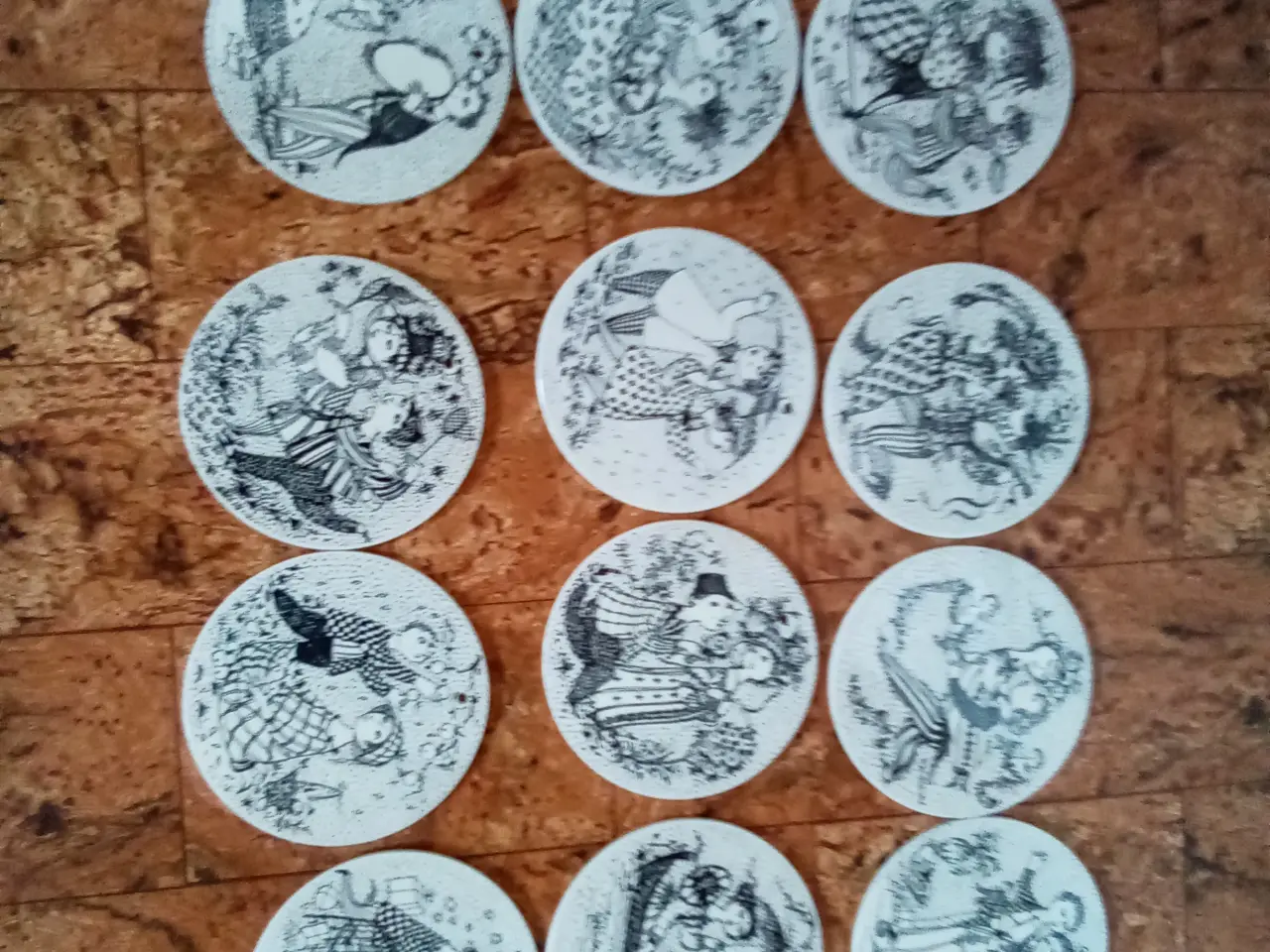 Billede 2 - 12 x Bjørn Wiinblad platter